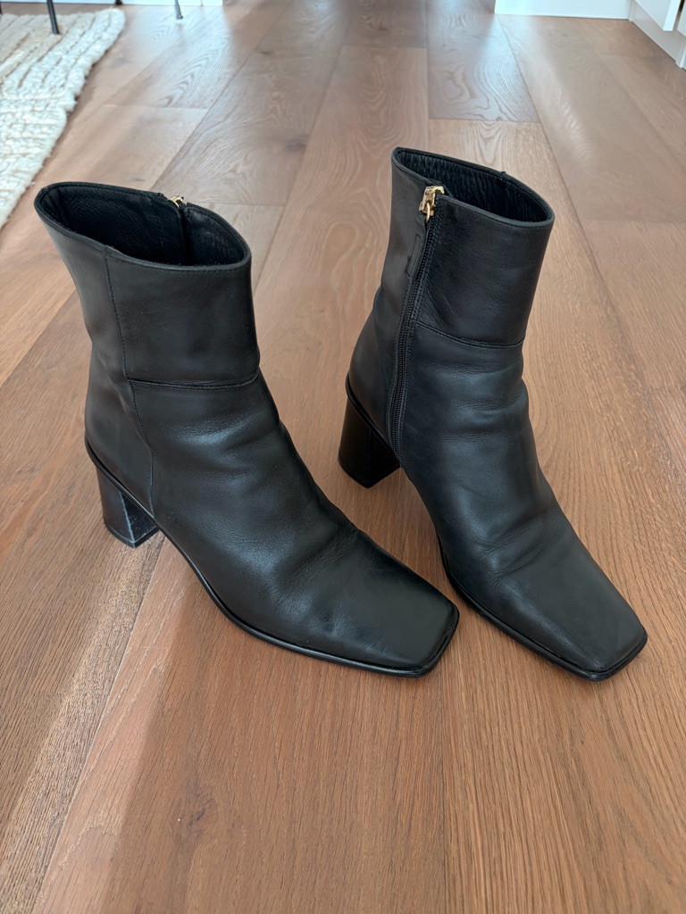 Alohas Black Leather Square Toe Ankle Boots Eu 39 / Us 8.5-9